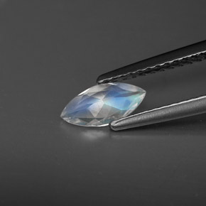 0.30克拉天然彩虹月光石，透明，7.9×3.8毫米，透明/半透明