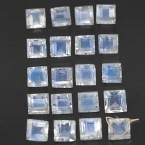 3.35克拉天然彩虹月长石，正方形，透明