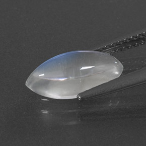 1.92克拉天然白色彩虹月光石，马眼形，12.1×5.8毫米，透明
