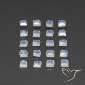 3.01克拉天然彩虹月长石，正方形，透明