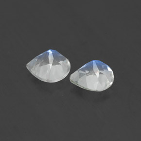 天然白色彩虹月光石，梨形，5.3×5.1毫米，透明