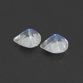 天然白色彩虹月光石，梨形，5.2×5.1毫米，透明