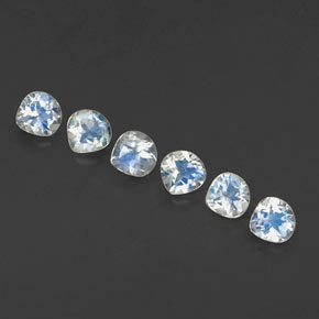 1.31天然白色彩虹月光石，梨形，4×4毫米，透明