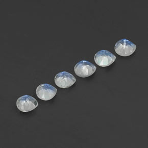 1.31天然白色彩虹月光石，梨形，4×4毫米，透明