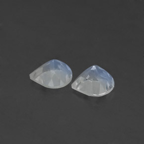 天然白色彩虹月光石，梨形，5.2×5.1毫米，透明