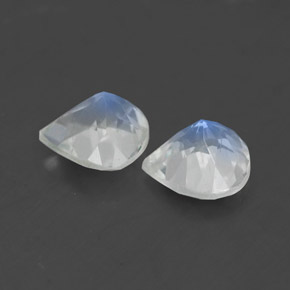 天然白色彩虹月光石，梨形，5.2×5.1毫米，透明