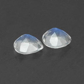 天然白色彩虹月光石，梨形，5×4.9毫米，透明