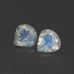 天然白色彩虹月光石，梨形，5.2×5.1毫米，透明