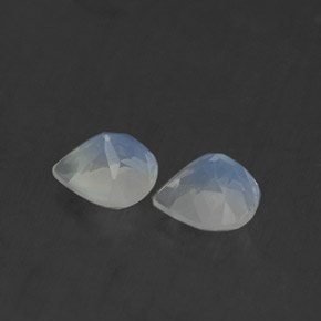 天然白色彩虹月光石，梨形，5.1×5毫米，透明