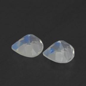 天然白色彩虹月光石，梨形，5.2×5.1毫米，透明