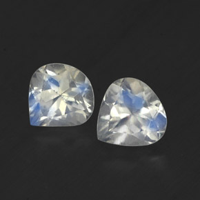 天然白色彩虹月光石，梨形，5.2×5.1毫米，透明
