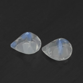 天然白色彩虹月光石，梨形，5.2×5.1毫米，透明