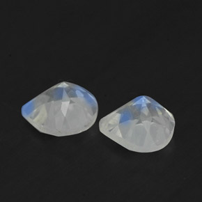 天然白色彩虹月光石，梨形，5.2×5.1毫米，透明