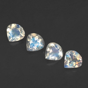天然白色彩虹月光石，梨形，4.9×4.8毫米，透明