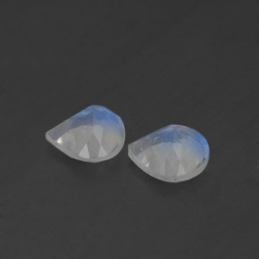 天然白色彩虹月光石，梨形，5.1×5.1毫米，透明