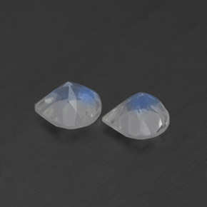 天然白色彩虹月光石，梨形，5.2×5.1毫米，透明