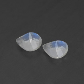 天然白色彩虹月光石，梨形，5.1×4.9毫米，透明