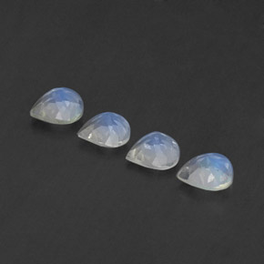 1.30天然白色彩虹月光石，梨形，5.1×4.9毫米，透明