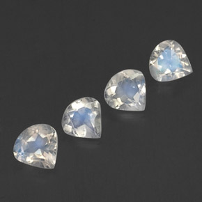 1.35天然白色彩虹月光石，梨形，5×4.9毫米，透明
