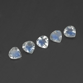 1.17天然白色彩虹月光石，梨形，4.8×4.6毫米，透明