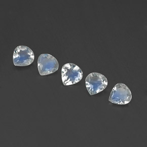 1.17天然白色彩虹月光石，梨形，4.8×4.6毫米，透明