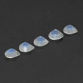 天然白色彩虹月光石，梨形，5×4.9毫米，透明