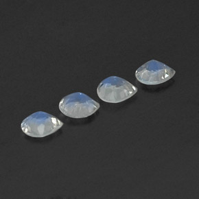1.24天然白色彩虹月光石，梨形，5.1×4.9毫米，透明