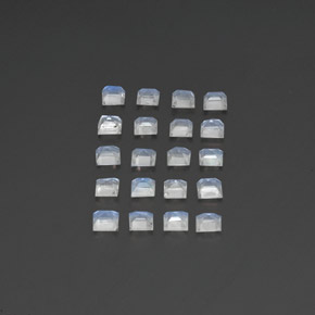 2.28天然白色彩虹月光石，方形，3×3毫米，透明