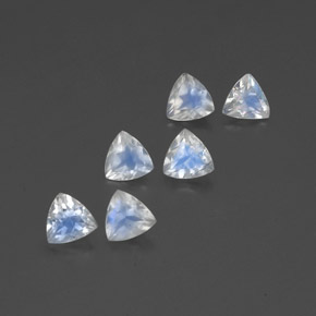 天然白色彩虹月光石，三角形，5.1×5.1毫米，透明