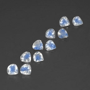 天然白色彩虹月光石，梨形，4.9×4.8毫米，透明