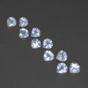 3.85天然白色彩虹月光石，梨形，5.2×5.1毫米，透明