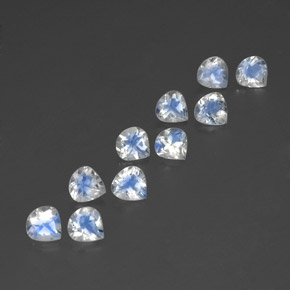 3.85天然白色彩虹月光石，梨形，5.2×5.1毫米，透明