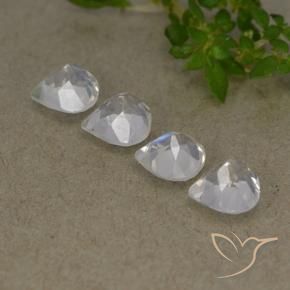 1.61天然白色彩虹月光石，梨形，5.1×4.9毫米，透明