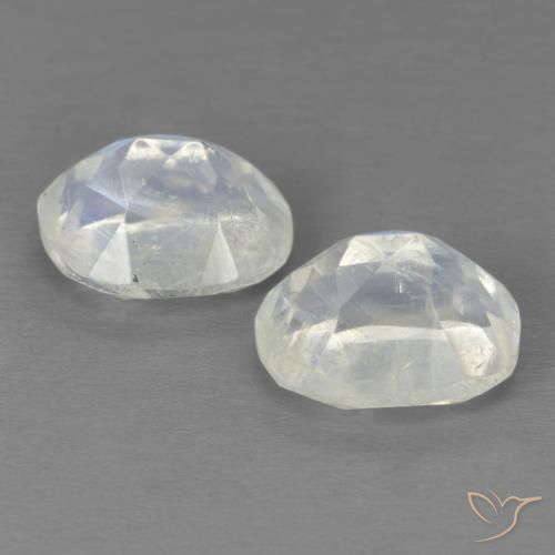 3.90克拉天然彩虹月长石，椭圆形，透明