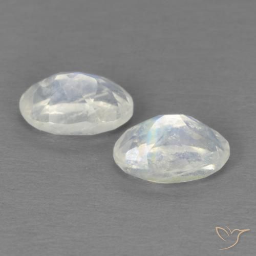1.02克拉天然彩虹月长石，椭圆形，透明