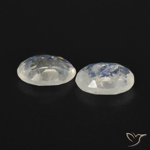 0.88克拉天然彩虹月长石，椭圆形，透明