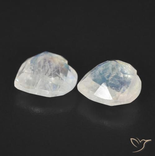 1.31克拉天然彩虹月长石，心形，透明