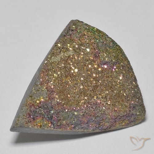 12.38克拉天然彩虹黄铁矿，胖三角形，不透明