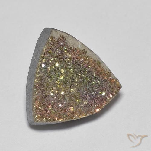 4.47克拉天然彩虹黄铁矿，胖三角形，不透明