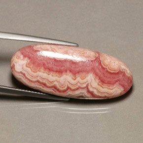 29.84克拉天然多色菱锰矿，异形，33.7×14毫米，不透明