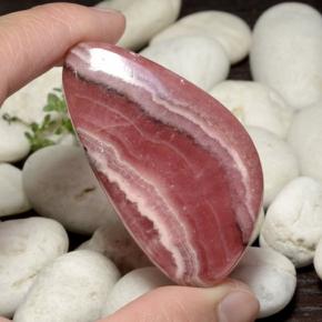 118.37克拉天然多色菱锰矿，三角形，55×30.5毫米，半透明