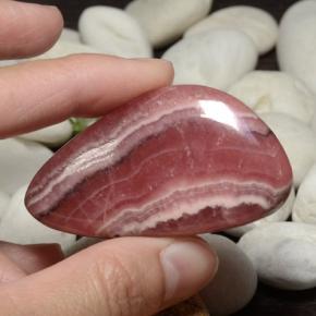 118.37克拉天然多色菱锰矿，三角形，55×30.5毫米，半透明