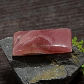 45.48克拉天然多色菱锰矿，长方形切工，32.9×16.7毫米，半透明
