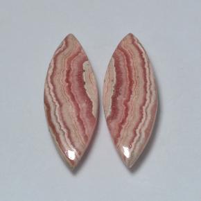 17.70天然多色菱锰矿，马眼形，23.4×8.7毫米，半透明