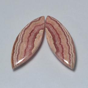 17.70天然多色菱锰矿，马眼形，23.4×8.7毫米，半透明