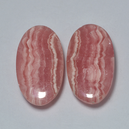17.81天然多色菱锰矿，椭圆形切割，19.2×10.5毫米，半透明