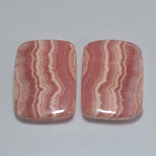 33.68天然多色菱锰矿，垫形剪裁，19.1×14毫米，半透明