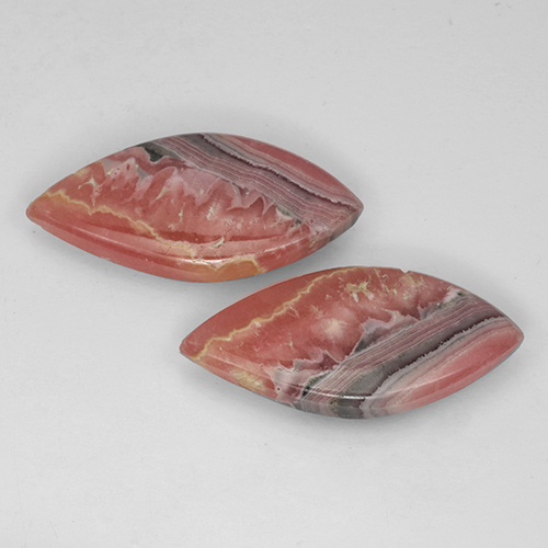 25.42克拉天然菱锰矿，榄尖形，半透明