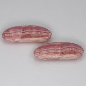 11.17天然多色菱锰矿，异形，18.9×6.4毫米，半透明