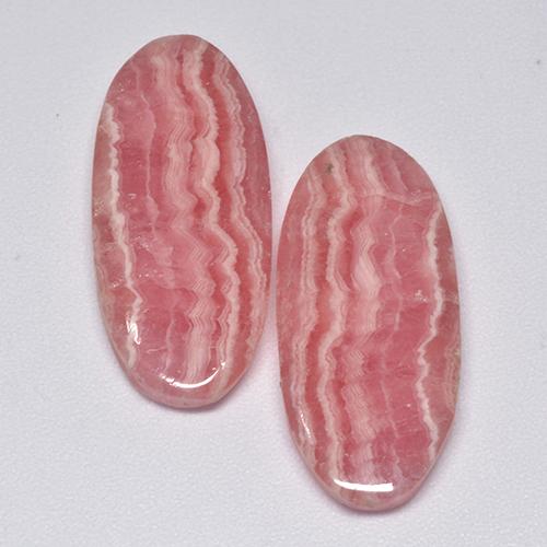 21.35天然多色菱锰矿，椭圆形切割，23.5×10.7毫米，半透明